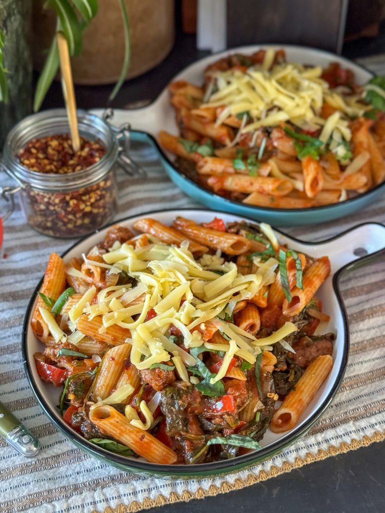 pasta in tomatensaus met cajunkruiden