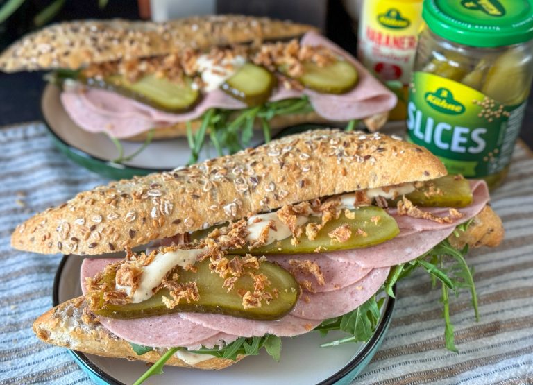 Broodje boterhamworst met mosterd mayonaise broodje boterhamworst met mosterd mayonaise en augurk