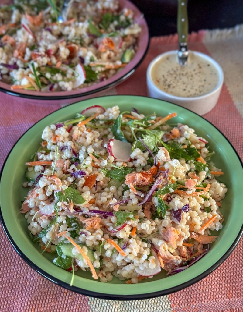 Parelcouscous salade met zalm