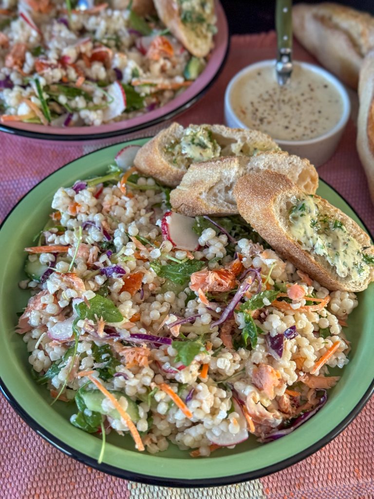 salade met parelcouscous en zalm 