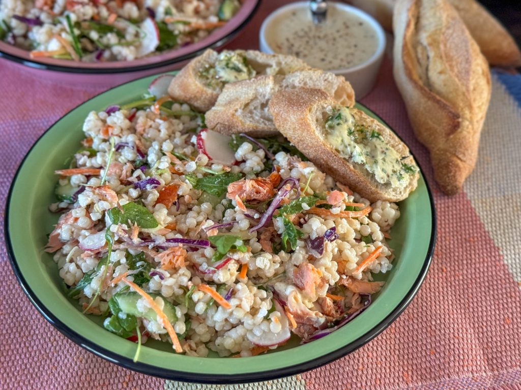 parelcouscous salade met zalm