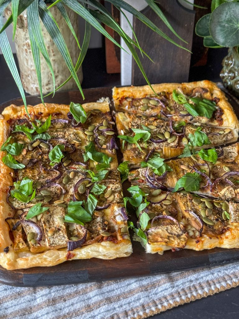 plaattaart met aubergine en tapenade