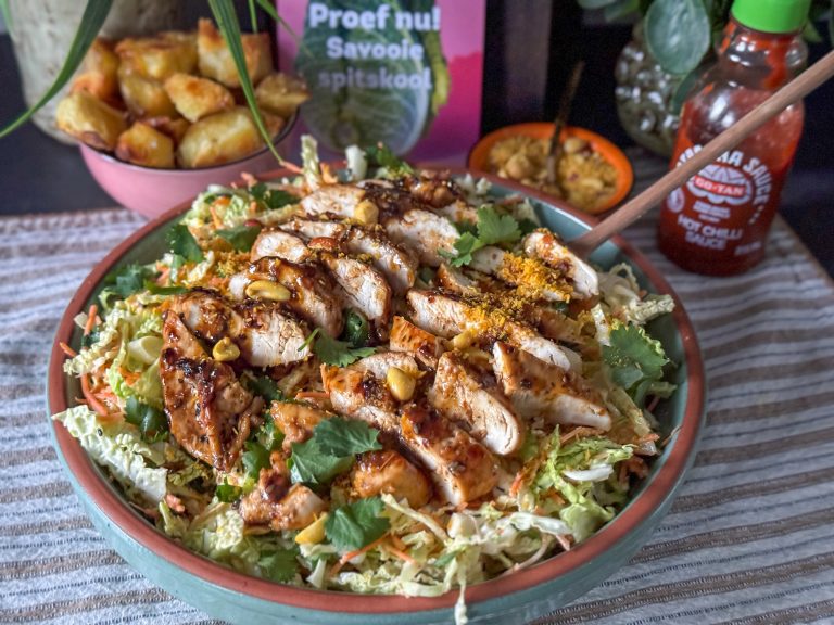 Thaise coleslaw met gegrilde kip Thaise coleslaw met gegrilde kip