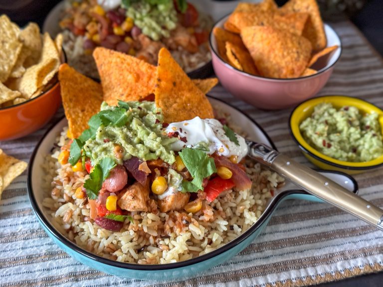 Mexicaanse kip met rijst en bonen Mexicaanse kip met rijst en bonen