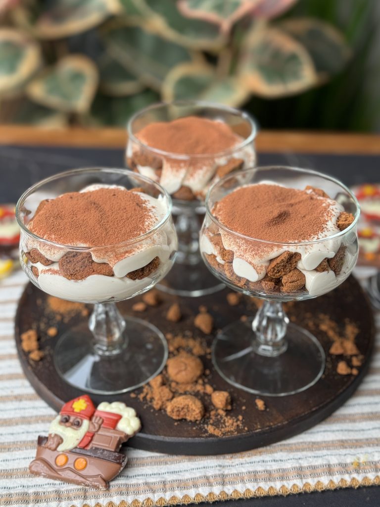 tiramisu met kruidnoten in een glaasje