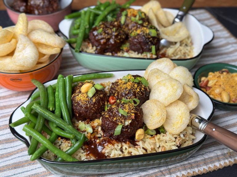 Familie over de Kook weekmenu 51-2024 gehaktballetjes in stikcy cola saus