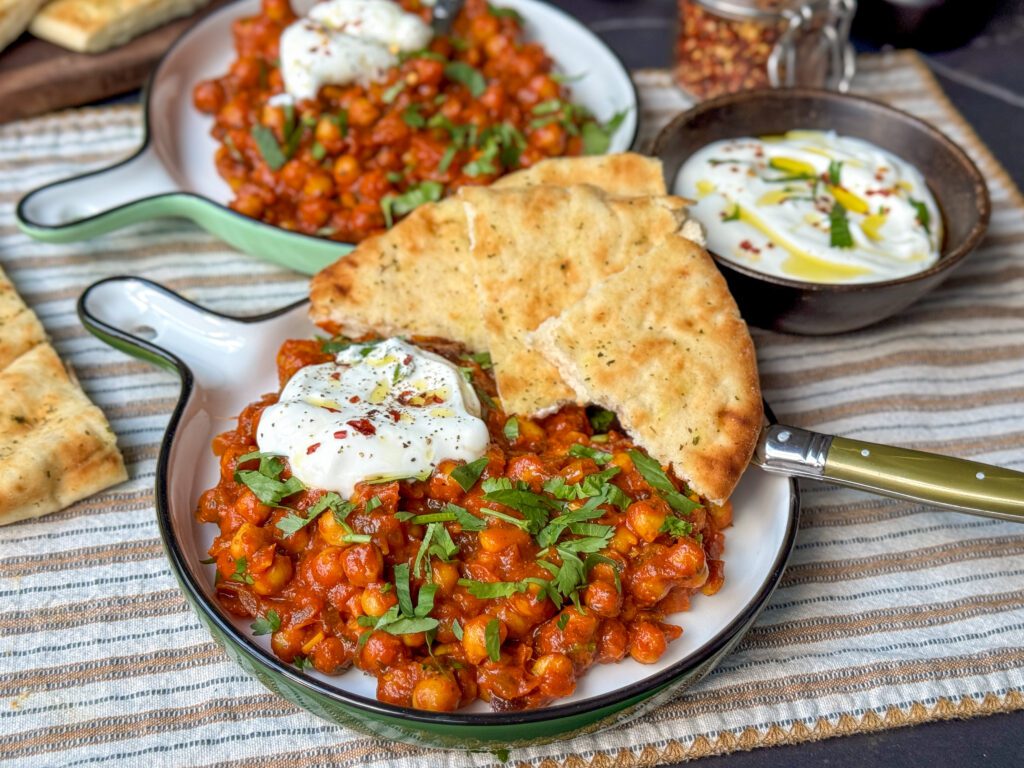 kikkererwten in kruidige tomatensaus