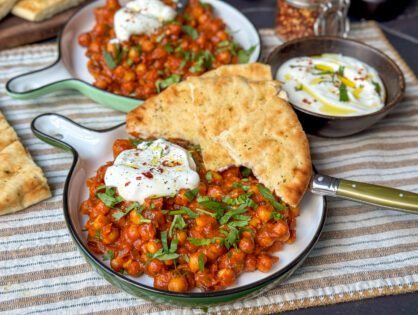 Kikkererwten in kruidige tomatensaus