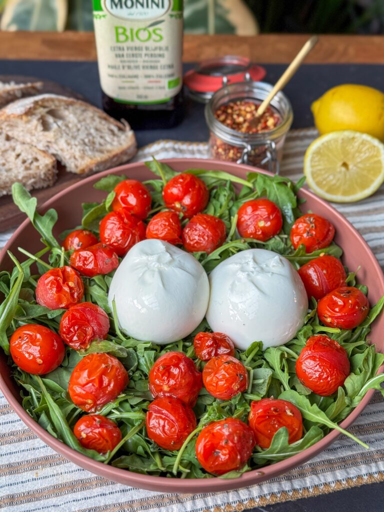 Salade caprese met geroosterde tomaten