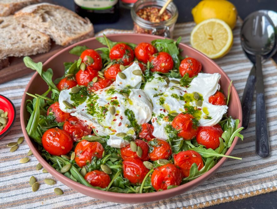 Salade caprese met geroosterde tomaten