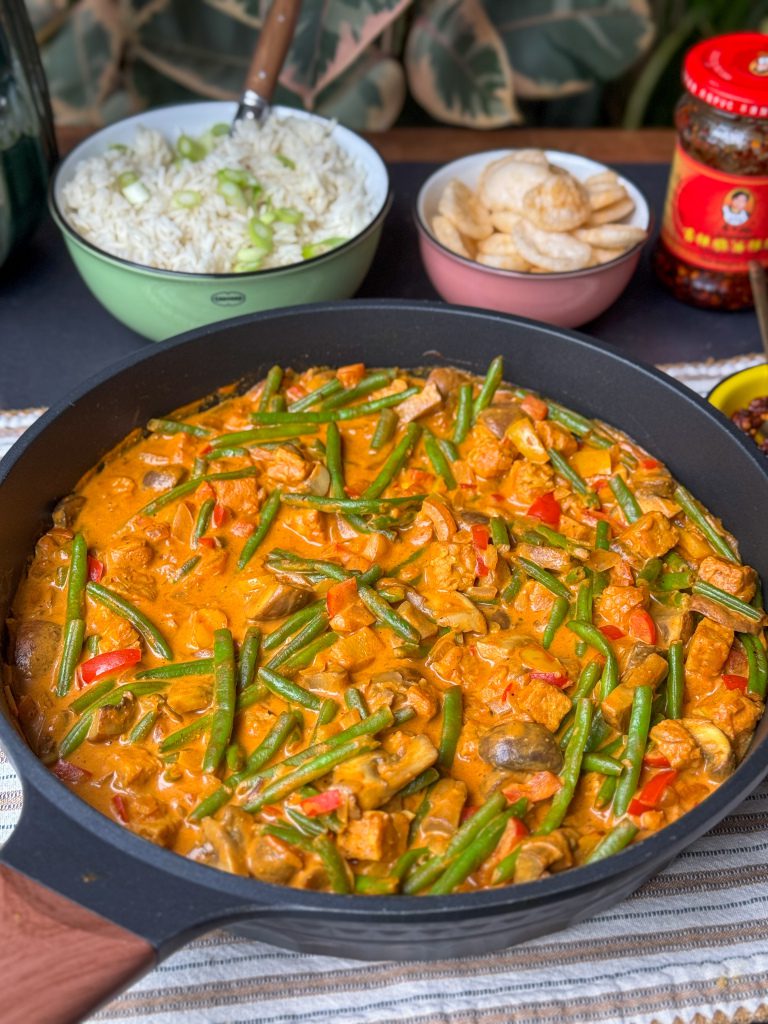 vegetarische kip kerrie met sperziebonen en paprika 