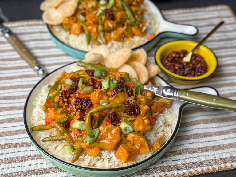 Vegetarische kip kerrie met rijst vegetarische kip kerrie met rijst