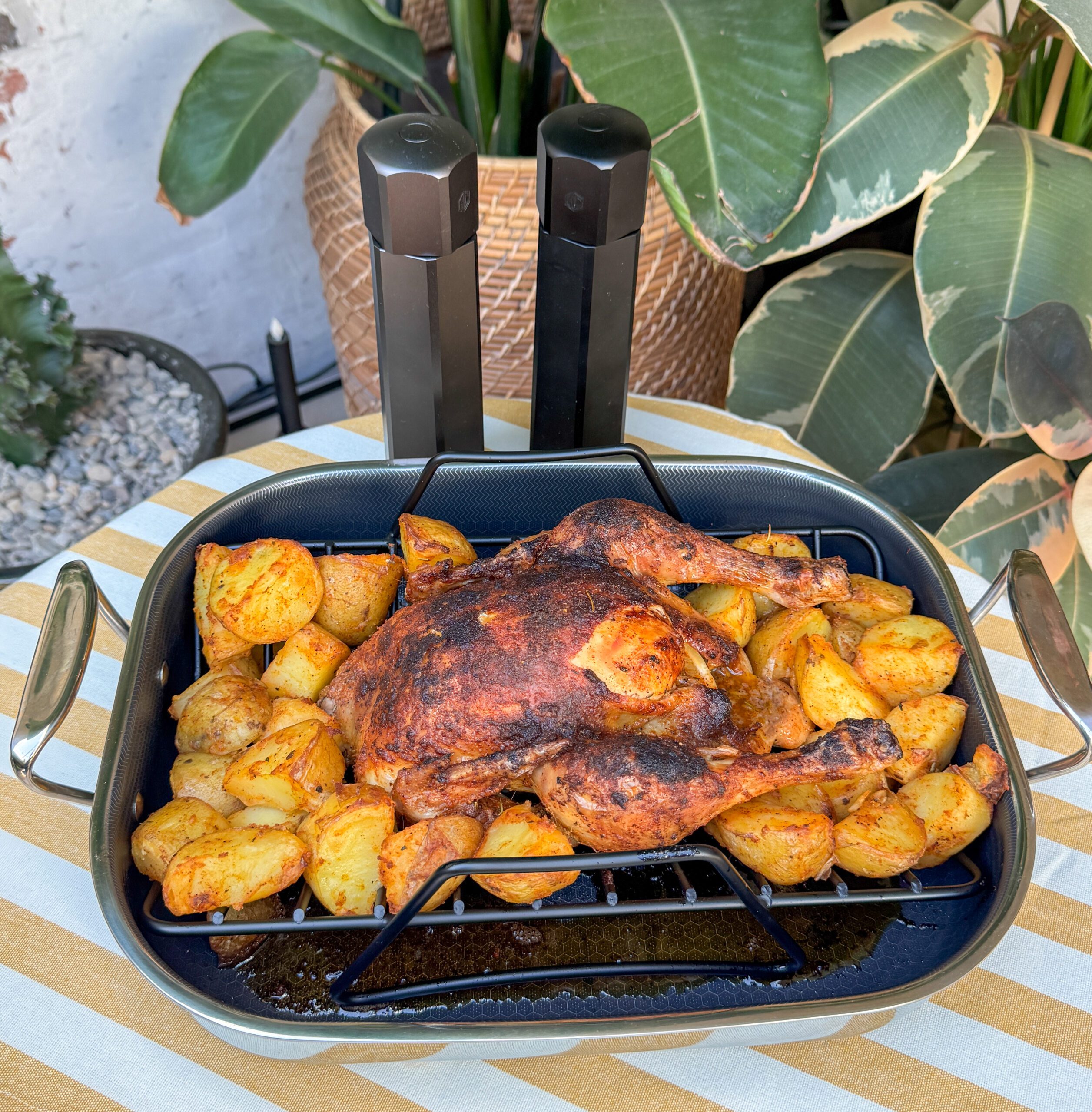 Hele Cajun kip gebraden in oven met aardappelen – Familie over de Kook
