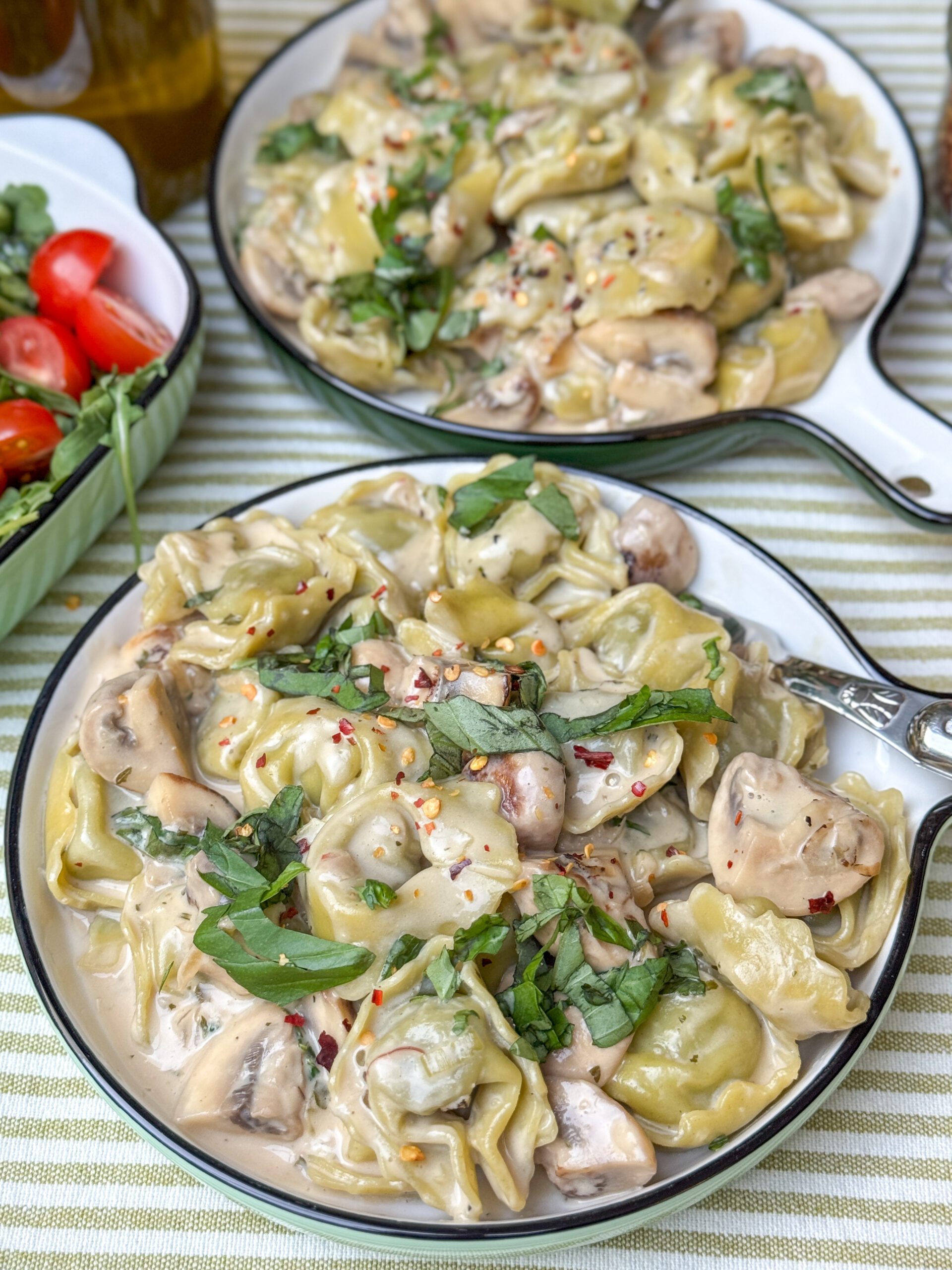 Romige pasta Boursin met tortellini en champignons – makkelijk recept voor het hele gezin