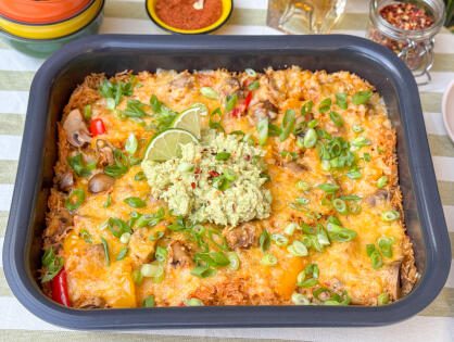 Eenpansgerecht met rijst en cajun uit de oven