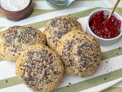 Volkoren kwarkbroodjes met zaden en pitten