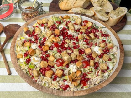Frisse orzo salade met makreel