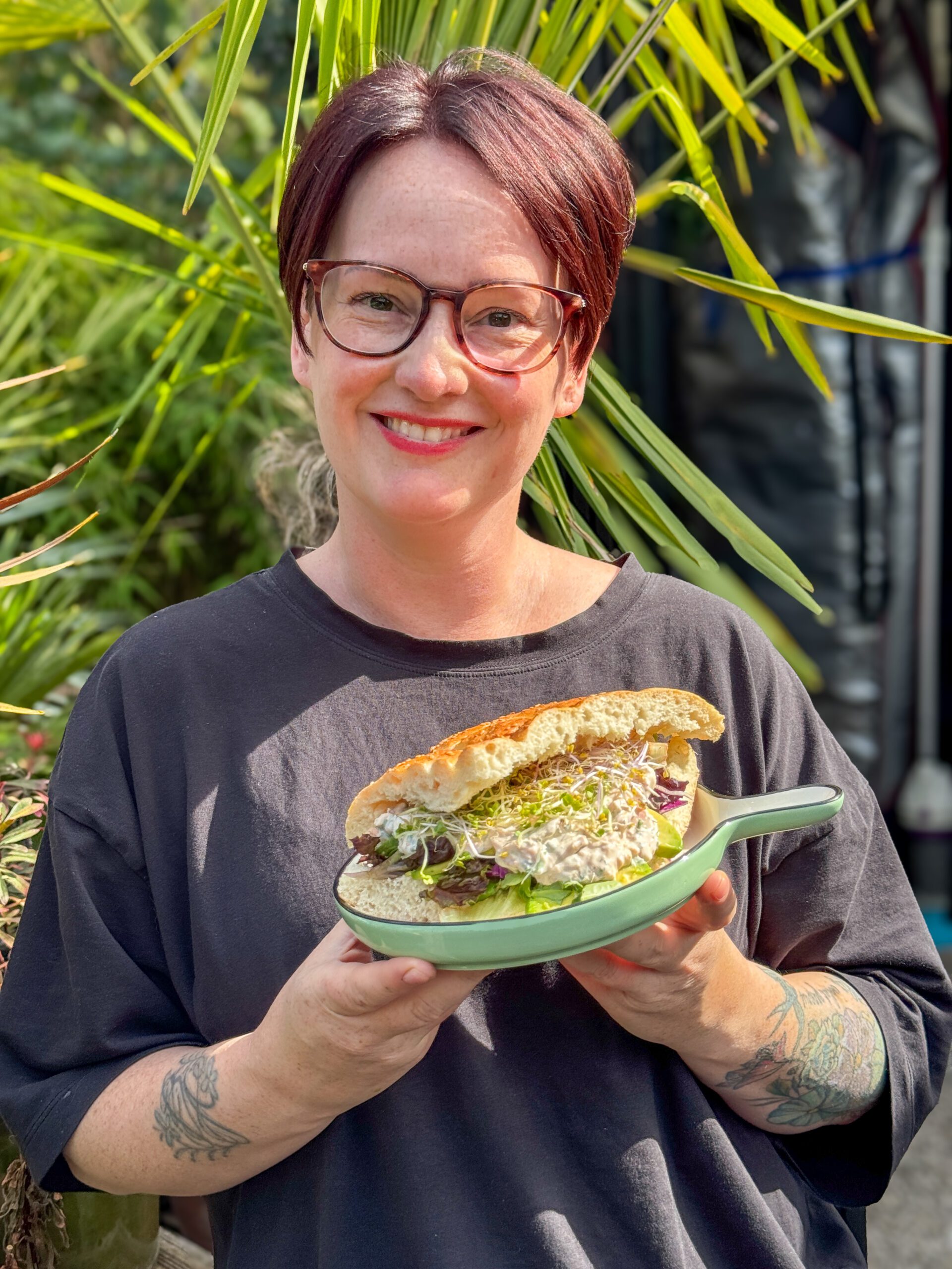 Marie Louise met Turks brood en zalm, zelfgemaakte lunch met zalmsalade
